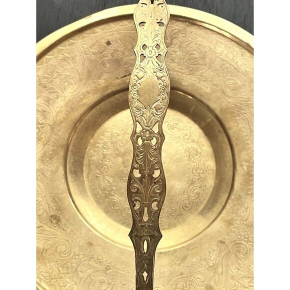 Bard's Brass LID 10-1/2" Plate W Etched Moveable Handle Dish Tray Pattina - Picture 3 of 14